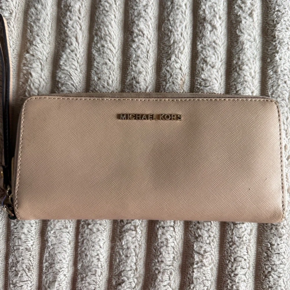 Michael‎ Kors Jet Set Travel Saffiano Leather Zip Around Wristlet Wallet Beige